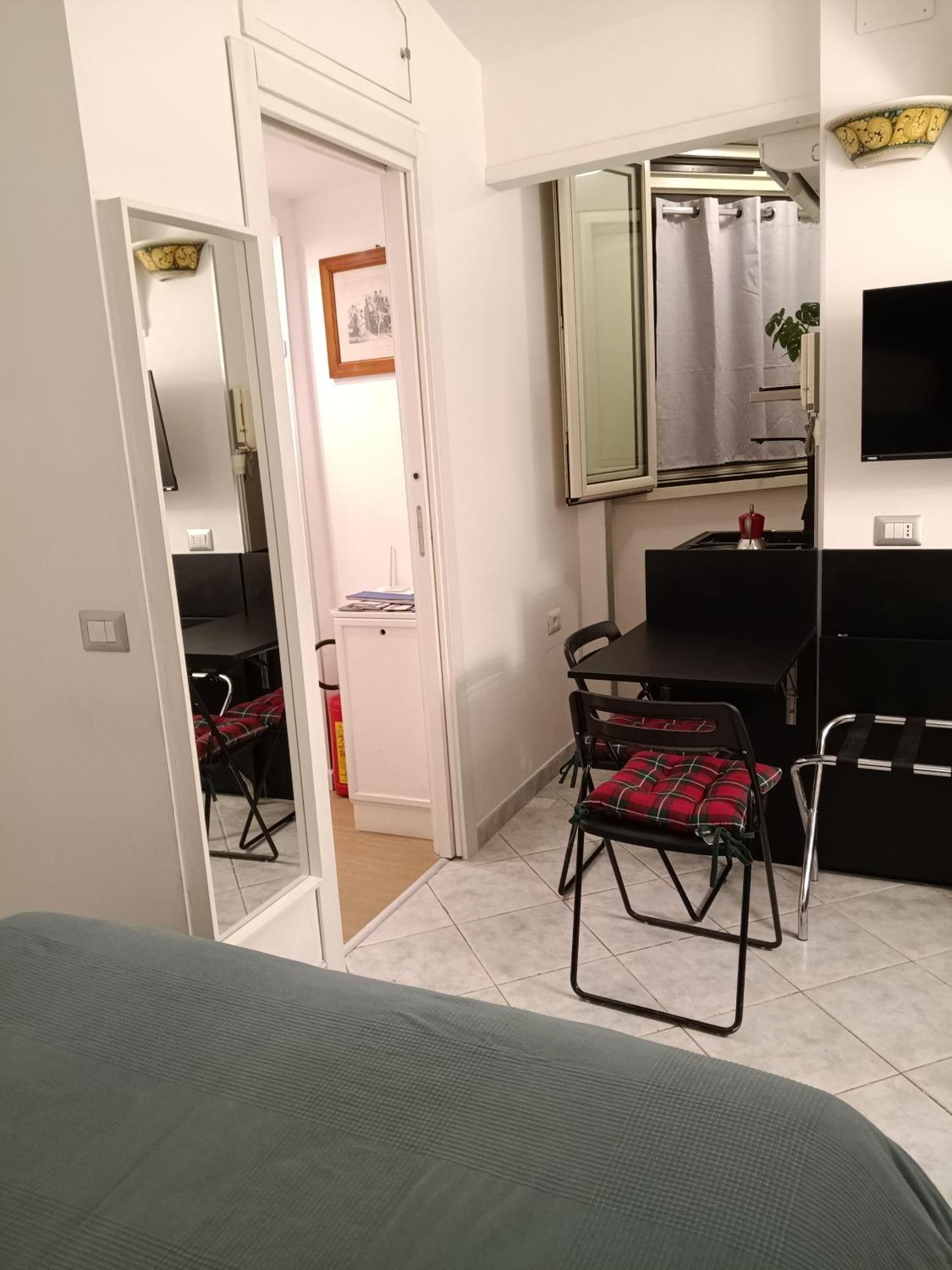 La Residenza Napoli Chiaia Short Let Apartment Superior Via Chiaia 82 Exterior photo