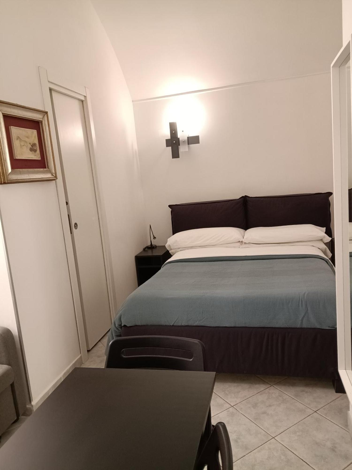 La Residenza Napoli Chiaia Short Let Apartment Superior Via Chiaia 82 Exterior photo