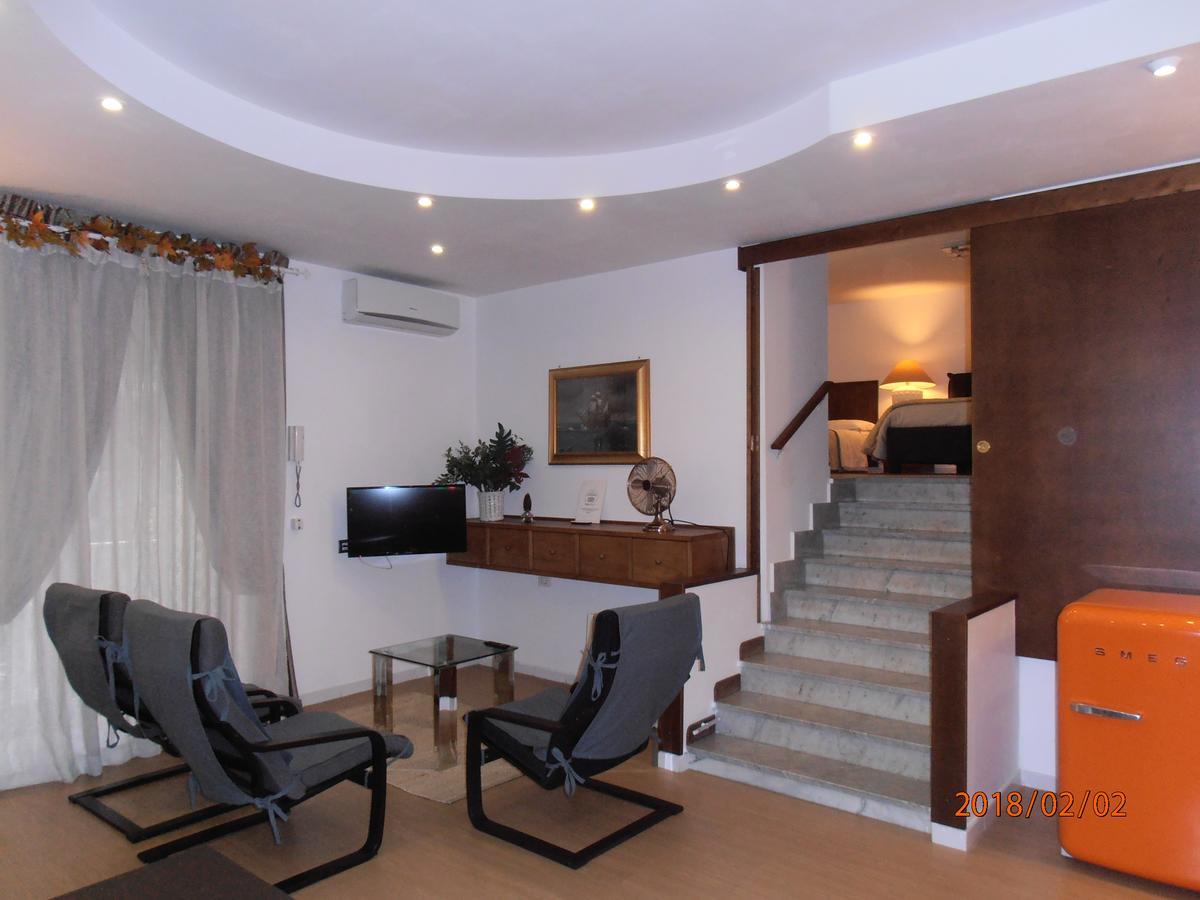La Residenza Napoli Chiaia Short Let Apartment Superior Via Chiaia 82 Exterior photo
